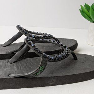 sanuk circle flip flops
